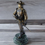 Бронзовая статуэтка "Мушкетер"