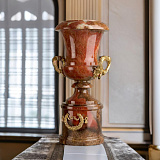 Ваза из яшмы