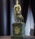 Бронзовая статуэтка "На страже"