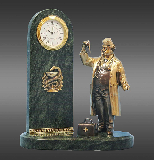 Часы настольные в подарок