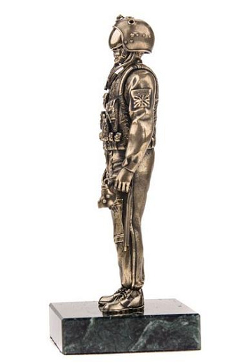 Бронзовая статуэтка «Летчик ВВС России»