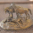 Бронзовая композиция «Лошади на отдыхе»