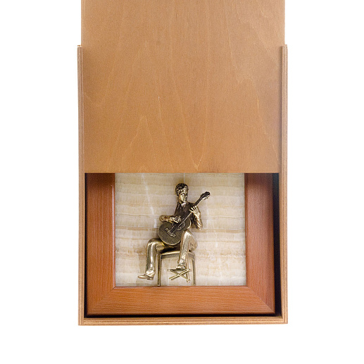 Бронзовая картина "Гитарист"