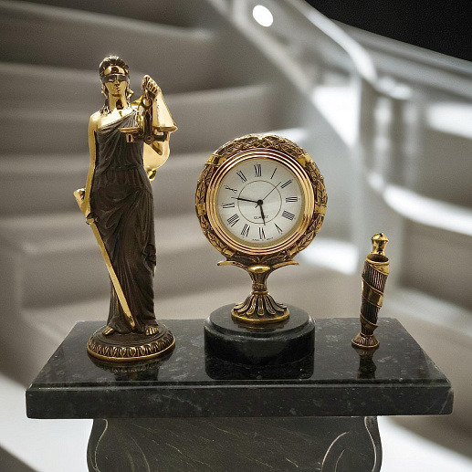 Часы подарочные настольные