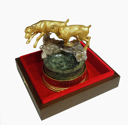 Пепельница "Гончие". Позолоченная