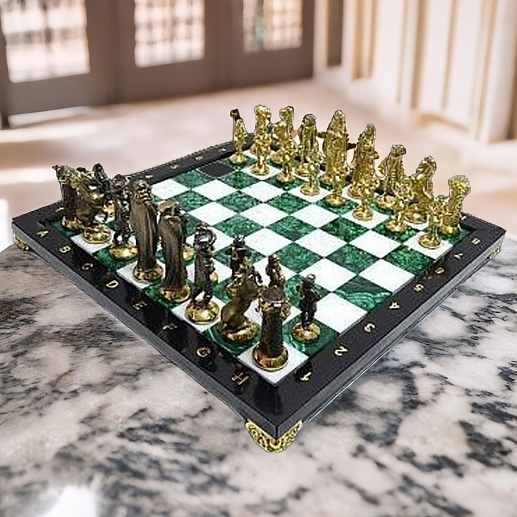 Подарочные шахматы из малахита