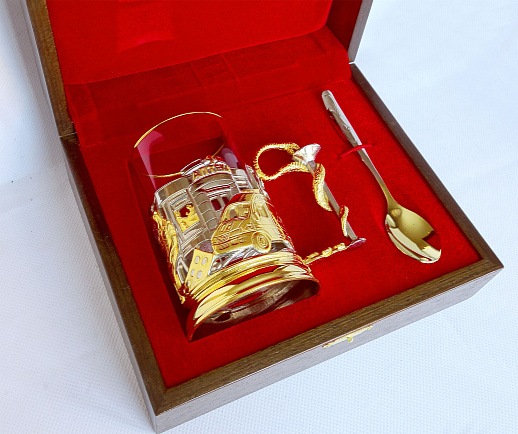 Сувенирный подстаканник "Подарок врачу"