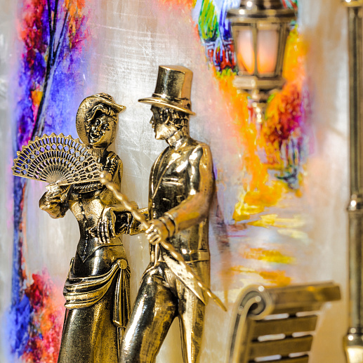 Бронзовая картина "Вечерняя прогулка. Москва" с подсветкой