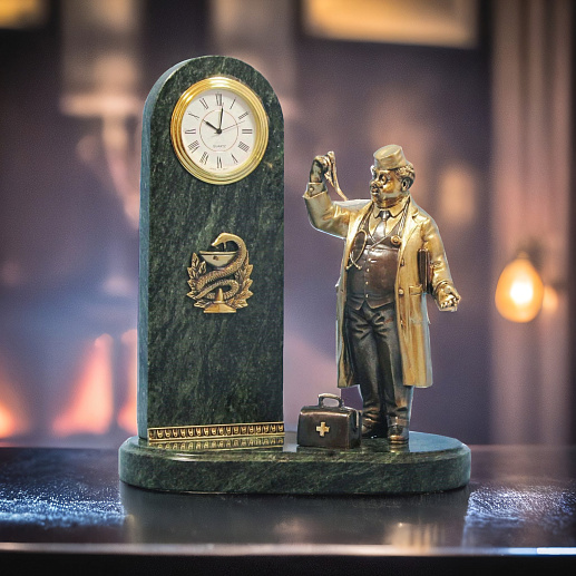 Часы настольные в подарок