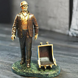 Бронзовая статуэтка " Рабочий-строитель 3"