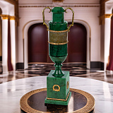 Ваза из малахита и яшмы «Амфора»