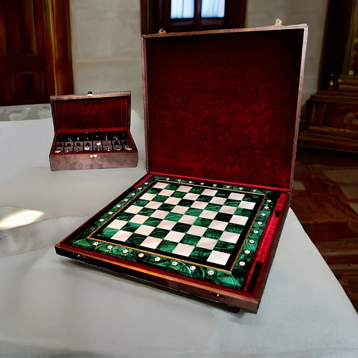 Каменные шахматы