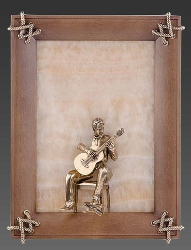 Бронзовая картина "Гитарист"