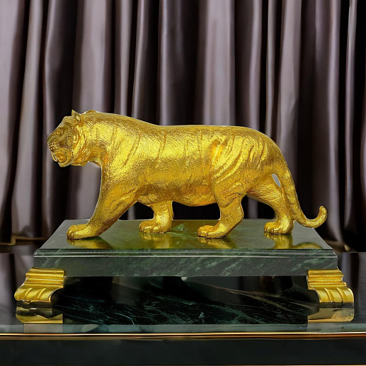 Статуэтка "Тигр на змеевике"