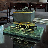 Бронзовый сувенир " Вагонетка "