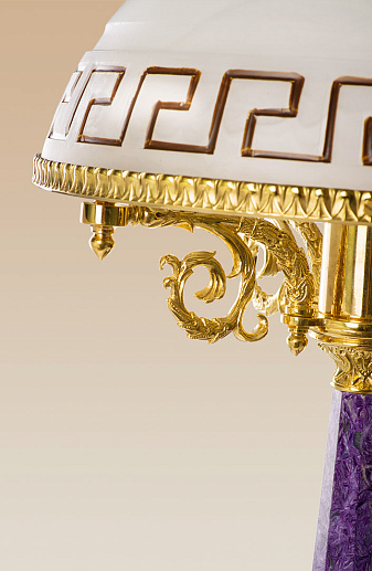 Настольная лампа из чароита