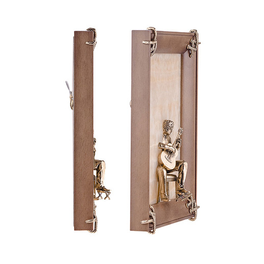 Бронзовая картина "Гитарист"