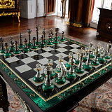 Дорогие шахматы из малахита