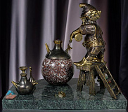 Бронзовый гном химик на подставке из змеевика