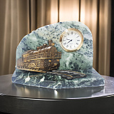 Часы настольные в подарок