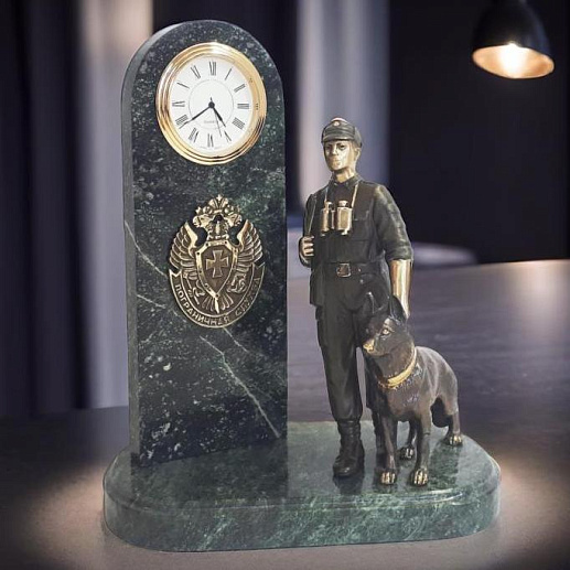 Часы настольные в подарок