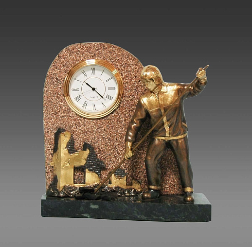 Сувенир настольные часы