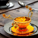 Чайная чашка из янтаря с ложечкой