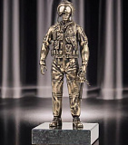 Бронзовая статуэтка «Летчик ВВС России»