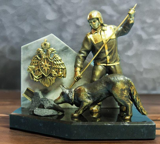 Бронзовая статуэтка " Спасатель МЧС"