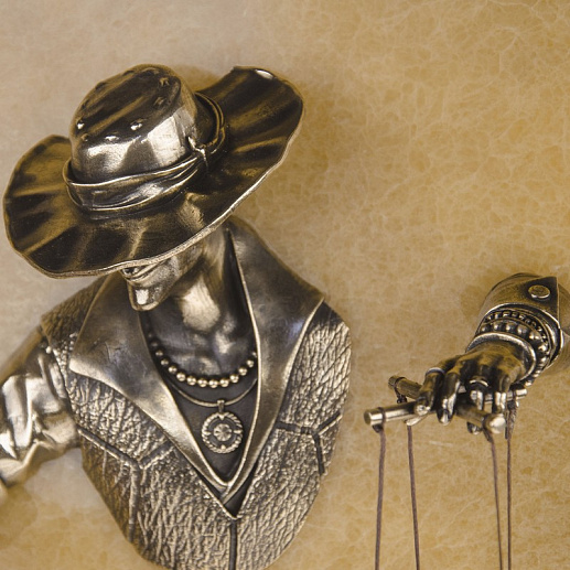 Бронзовая картина "Марионетки"