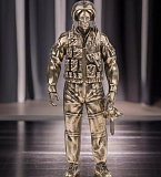 Бронзовая статуэтка «Летчик ВВС России»