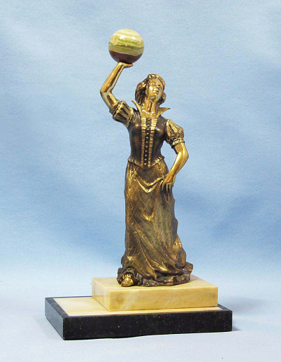 Бронзовая статуэтка "Дама с шаром "