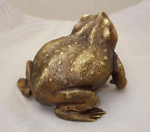 Бронзовая скульптура «Жаба»