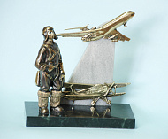 Бронзовый сувенир "Связь времен"