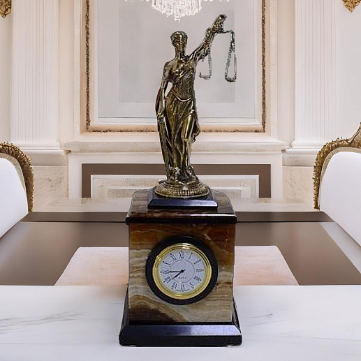 Настольные часы из агата переливт