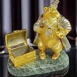 Композиция "Медведь с сундуком". Позолоченная