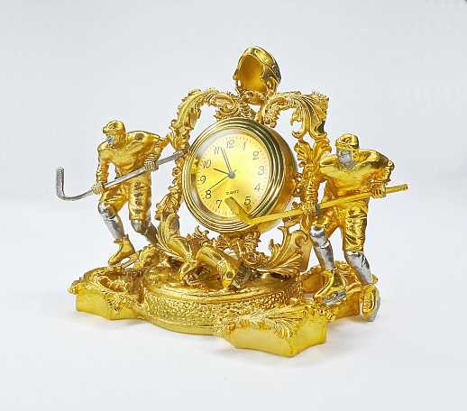 Настольные часы "Хоккеисты" позолоченные.