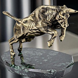 Бронзовая статуэтка "Бык на дыбах"