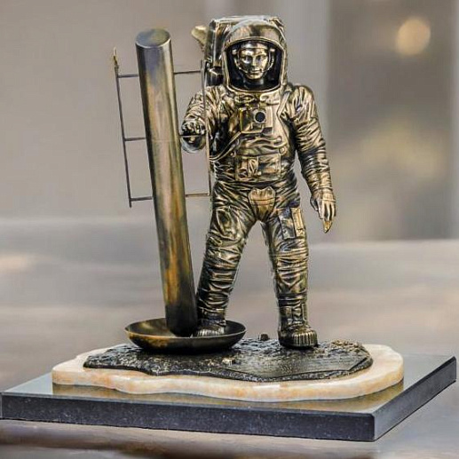 Диорама "Астронавт Нил Армстронг" 1/8
