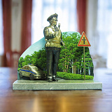 Бронзовый сувенир " За безопасность движения"