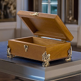 Оригинальная деревянная шкатулка