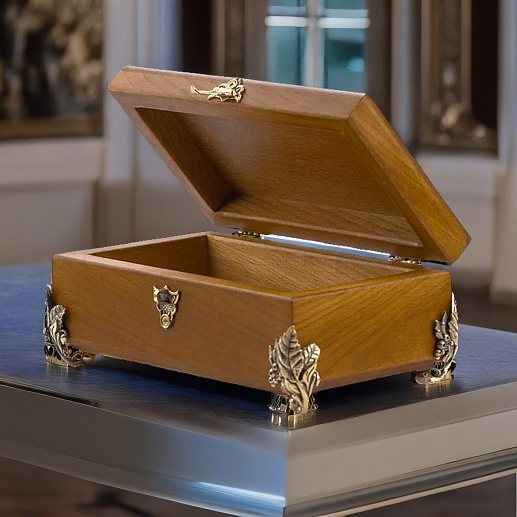 Оригинальная деревянная шкатулка