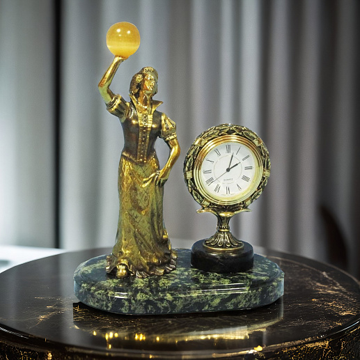 Часы сувенирные настольные