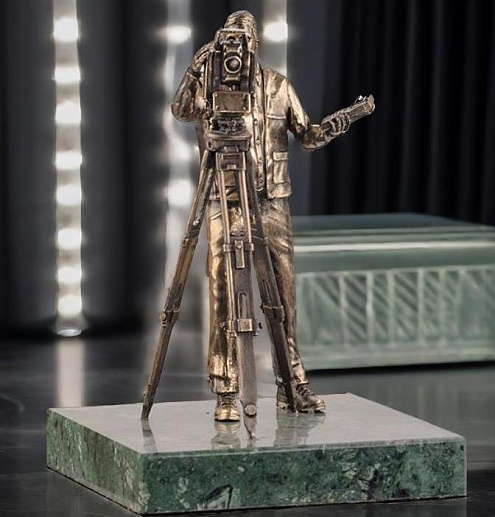 Бронзовая статуэтка "Геодезист" на подставке купить с доставкой Бронзовая статуэтка "Геодезист" на подставке