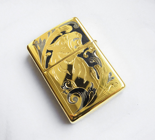 Сувенирная зажигалка Zippo "Хищник"