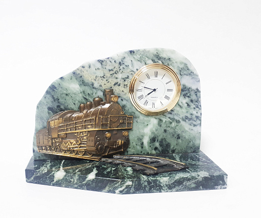 Часы настольные в подарок