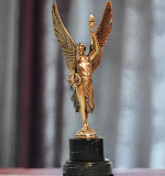 Бронзовая статуэтка "Ника" (низкий пьедестал)