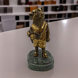 Бронзовая скульптура «Волк турист»