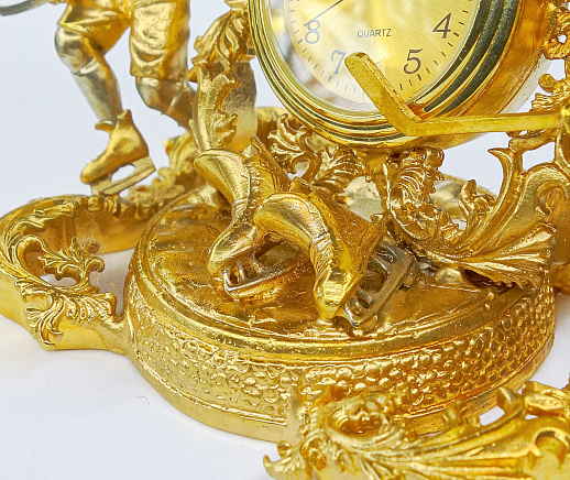 Настольные часы "Хоккеисты" позолоченные.