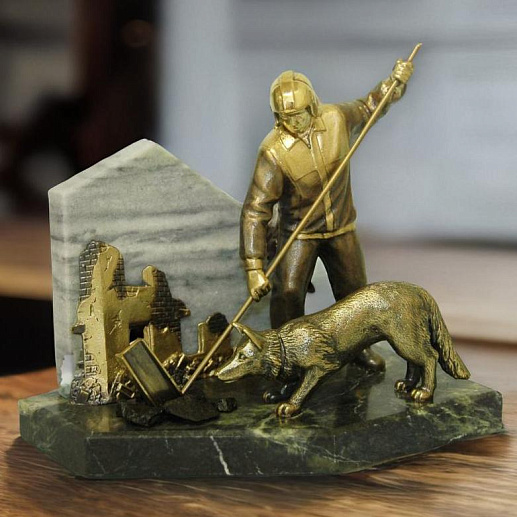 Бронзовая сувенир " Мужество "